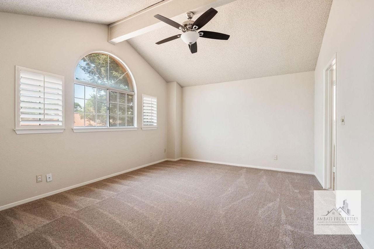 8840 N Barton Ave - Photo 7 of 12