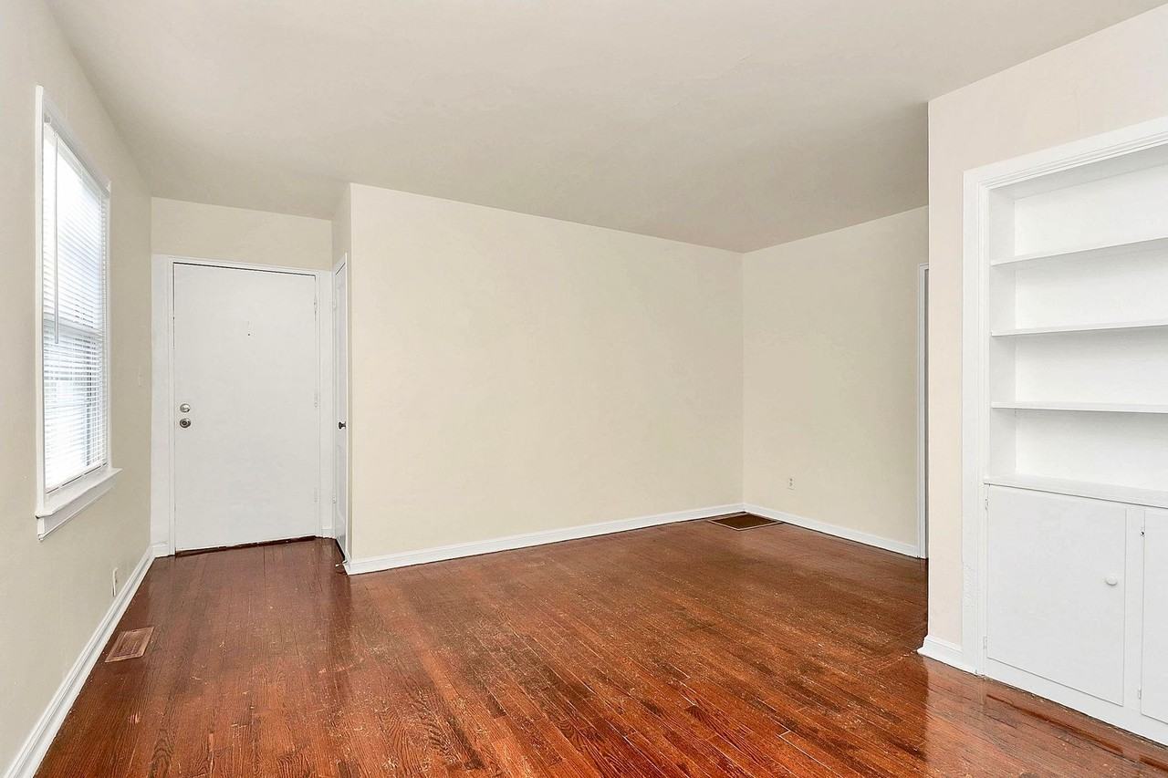 540 Wakefield Dr Apt B - Photo 4 of 18