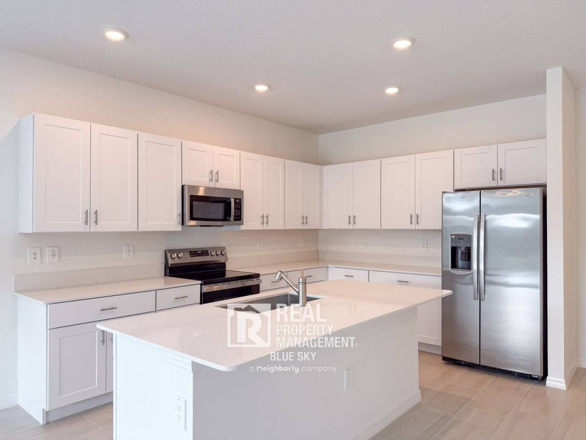 18200 Pleasantview Blvd - Photo 2 of 10