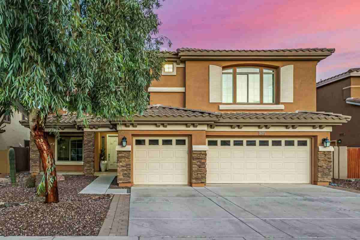 5211 N 193rd Ave - Photo 2 of 10