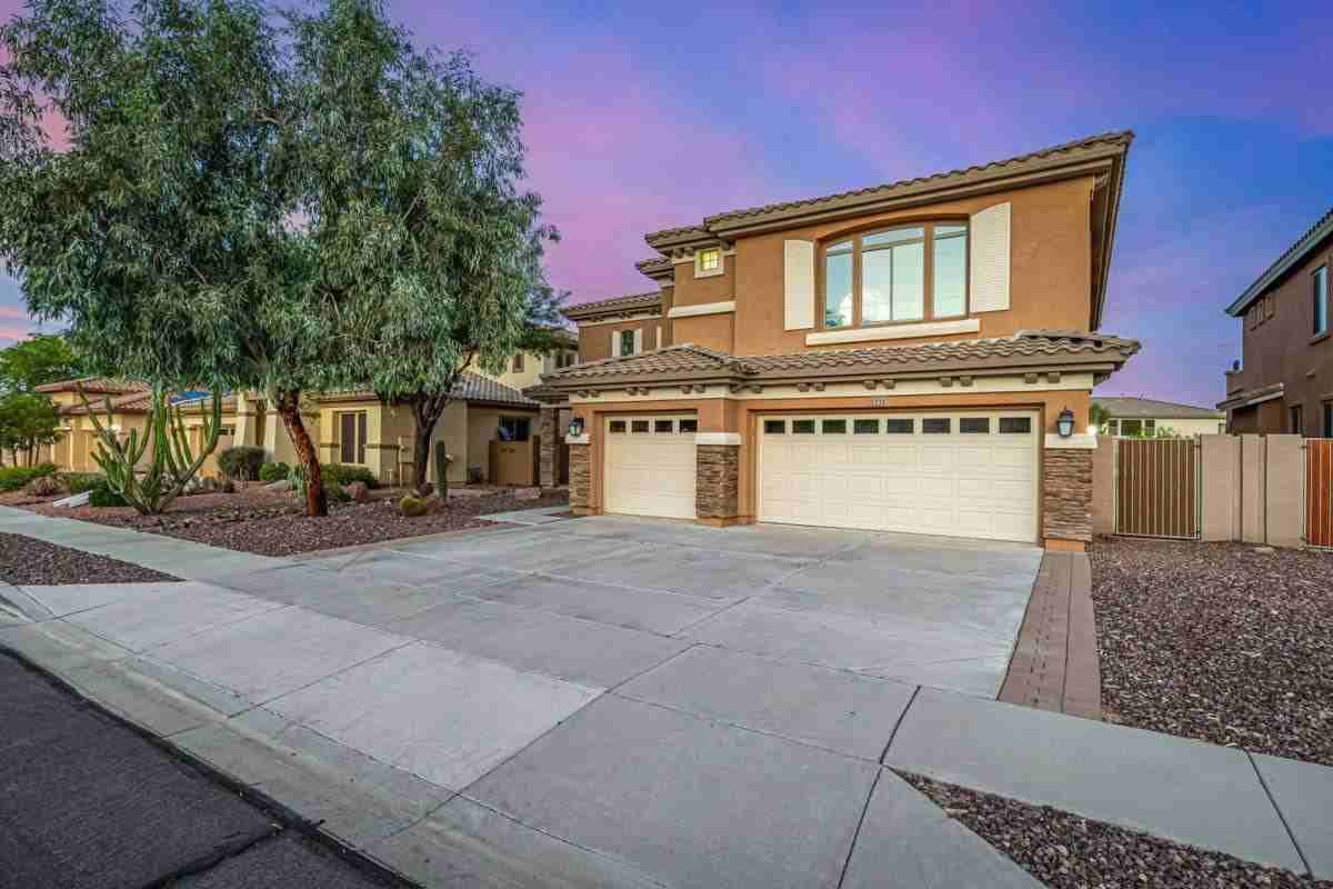 5211 N 193rd Ave - Photo 3 of 10