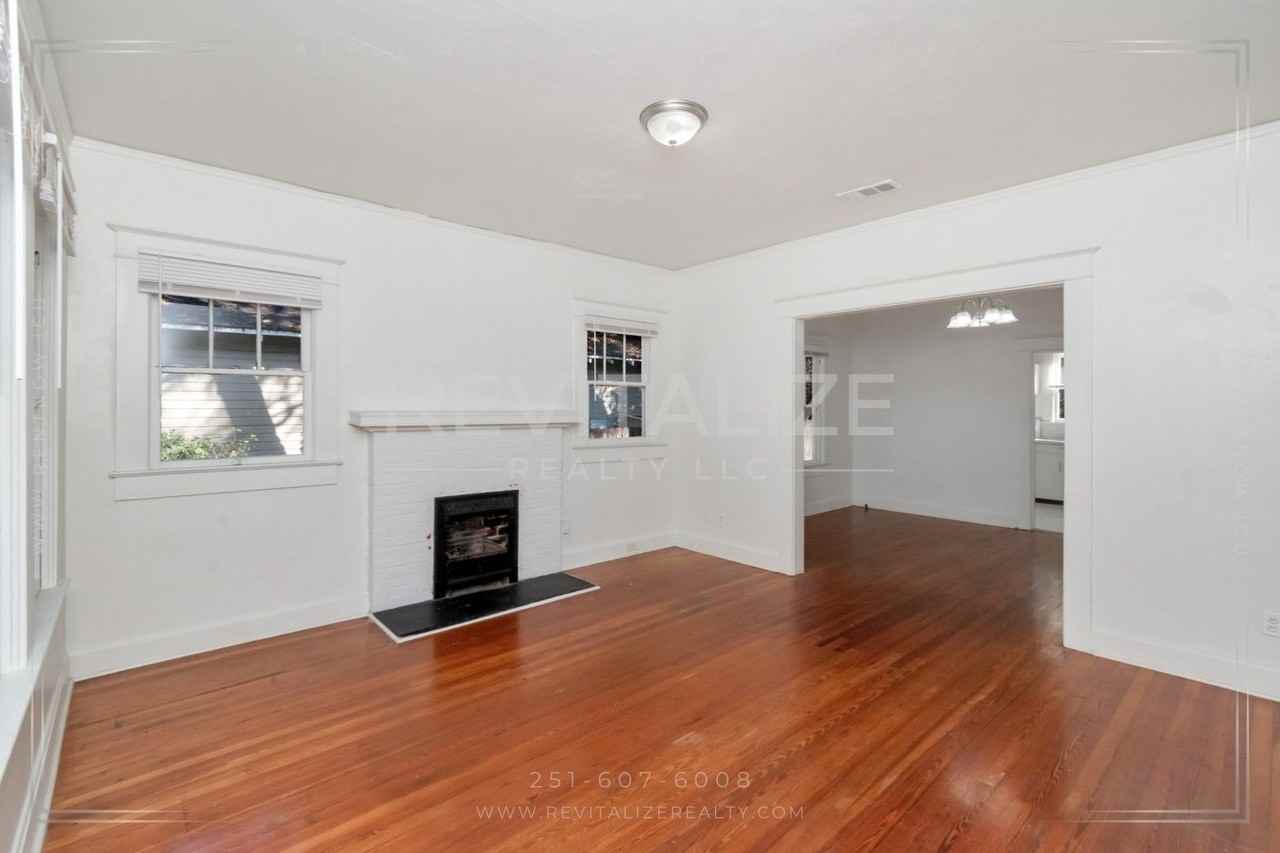 1559 Monroe St - Photo 4 of 24