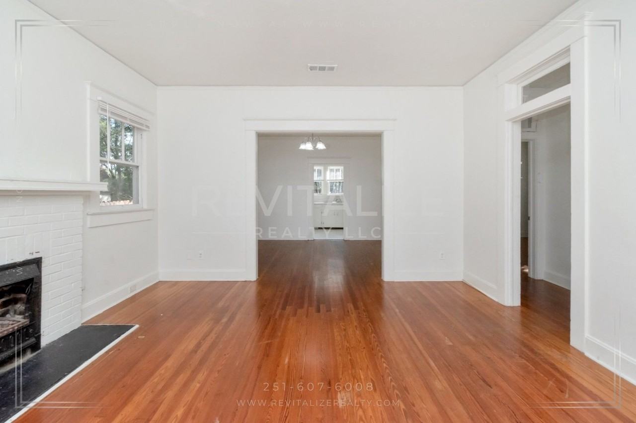 1559 Monroe St - Photo 5 of 24