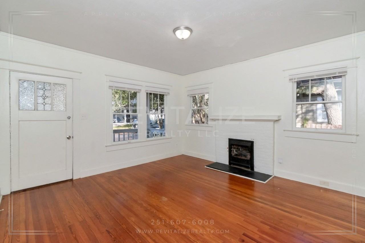 1559 Monroe St - Photo 6 of 24