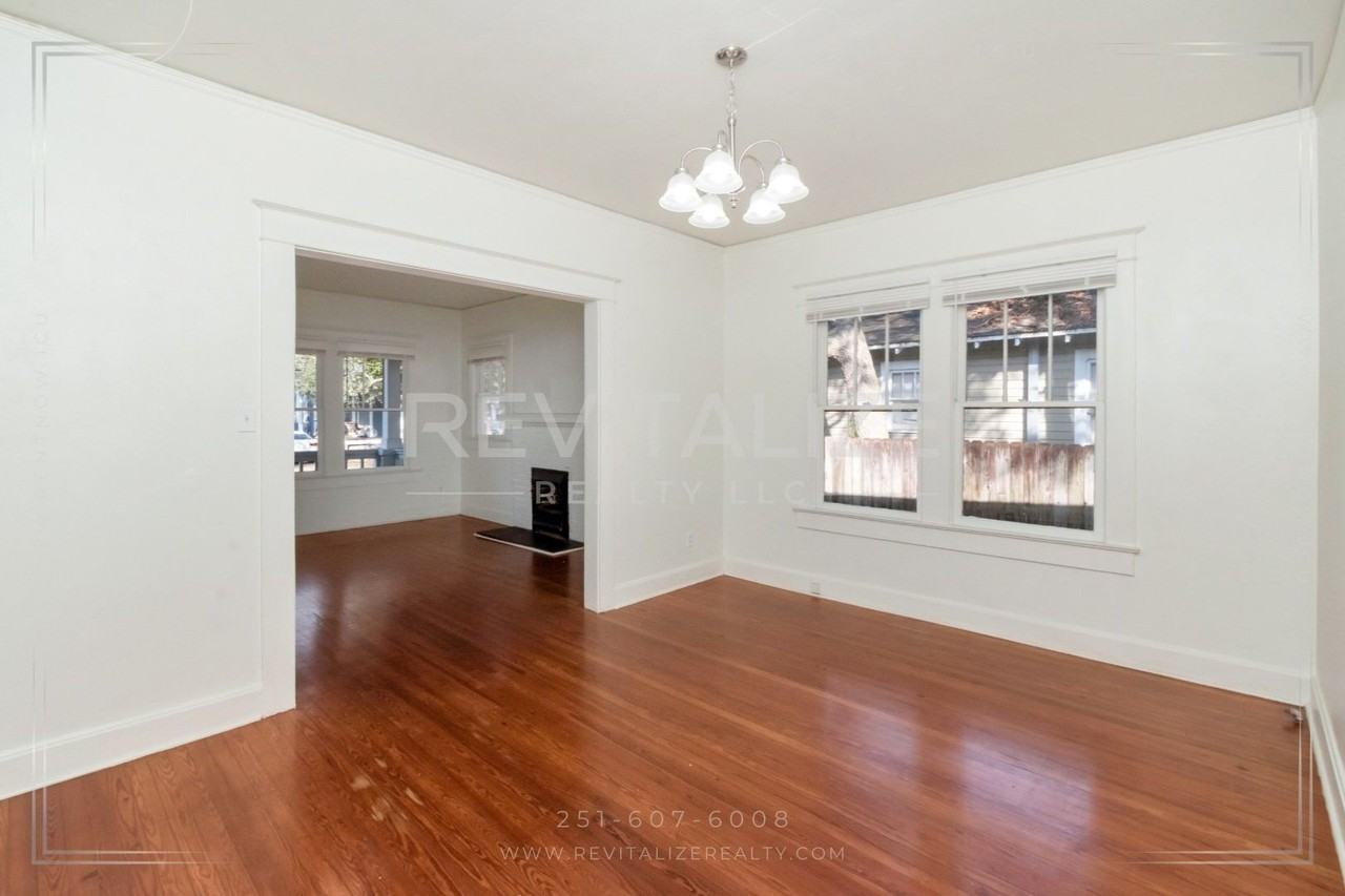 1559 Monroe St - Photo 7 of 24