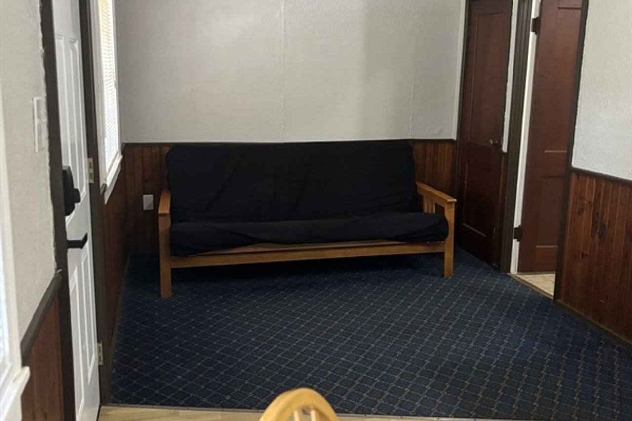 Carlton - Photo 4 of 26