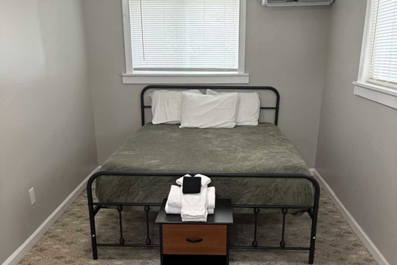 Carlton - Photo 7 of 26