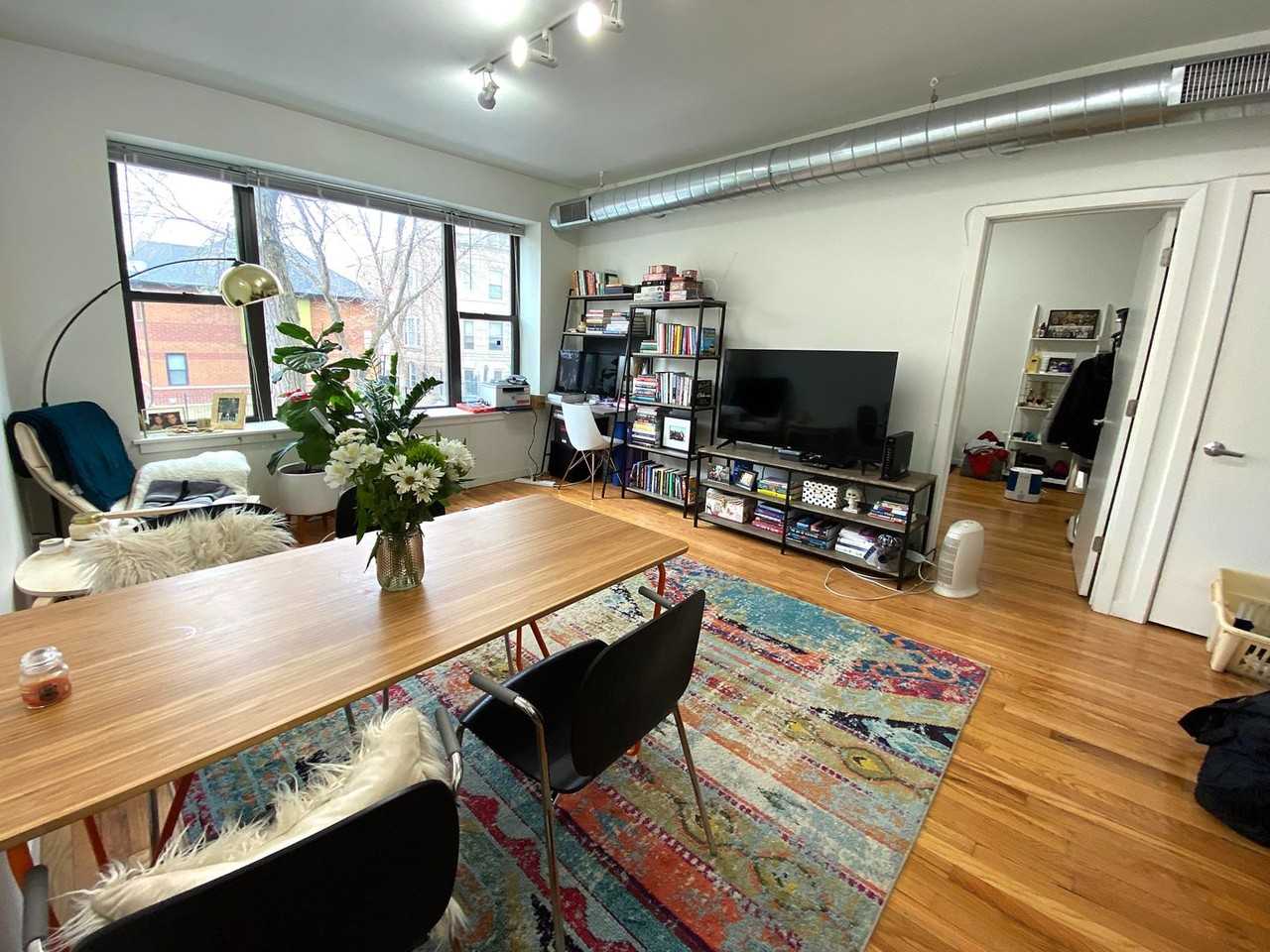 1123 N Campbell Ave - Photo 4 of 14