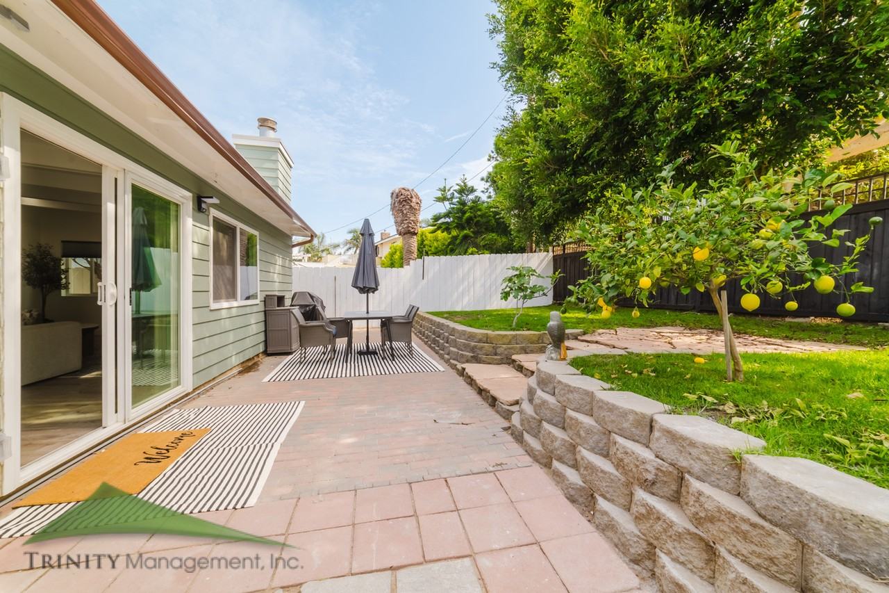 341 N Sierra Ave - Photo 6 of 20