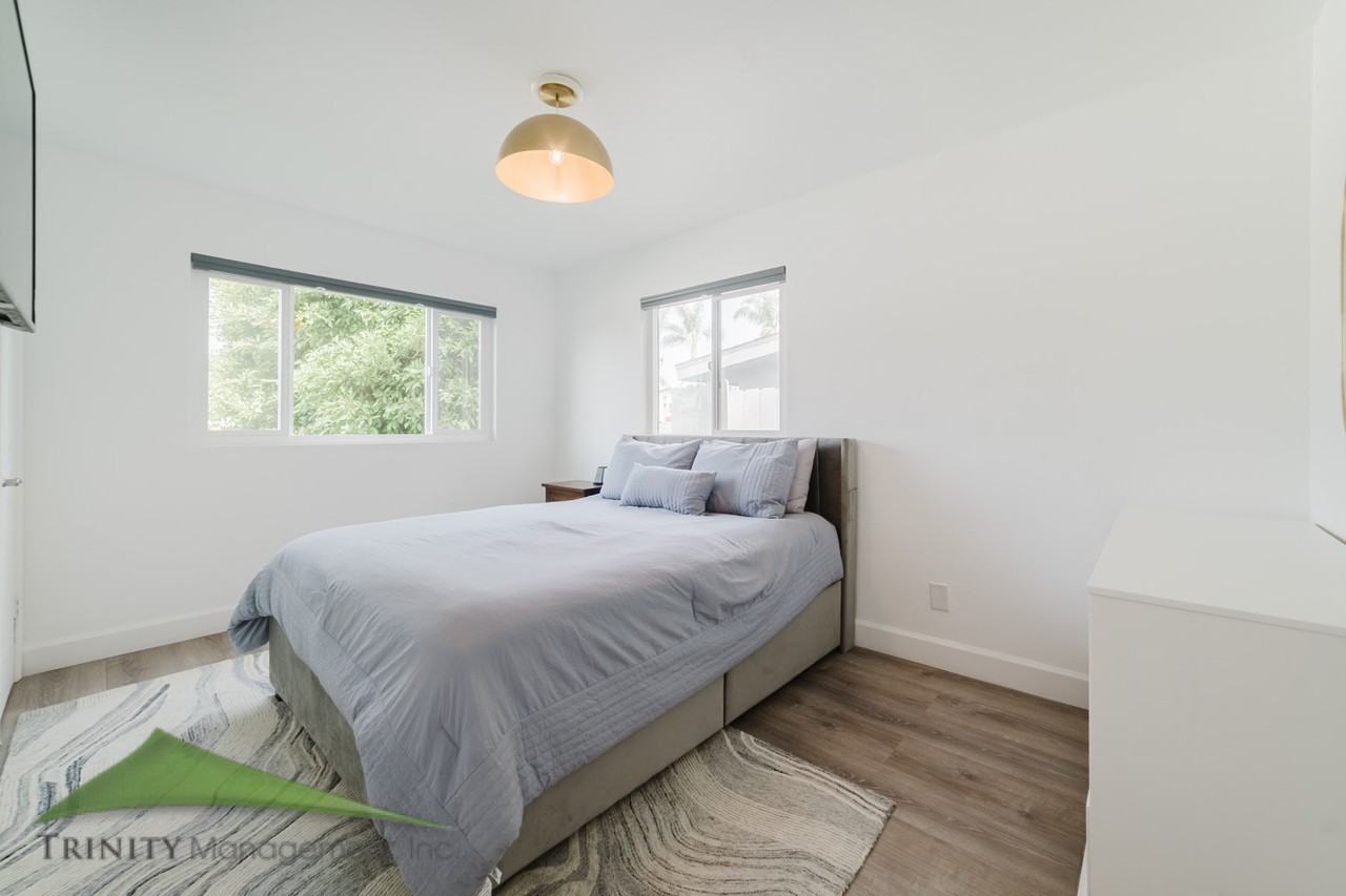 341 N Sierra Ave - Photo 5 of 20