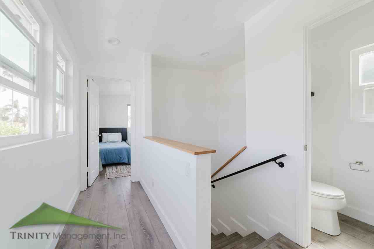 341 N Sierra Ave - Photo 7 of 20