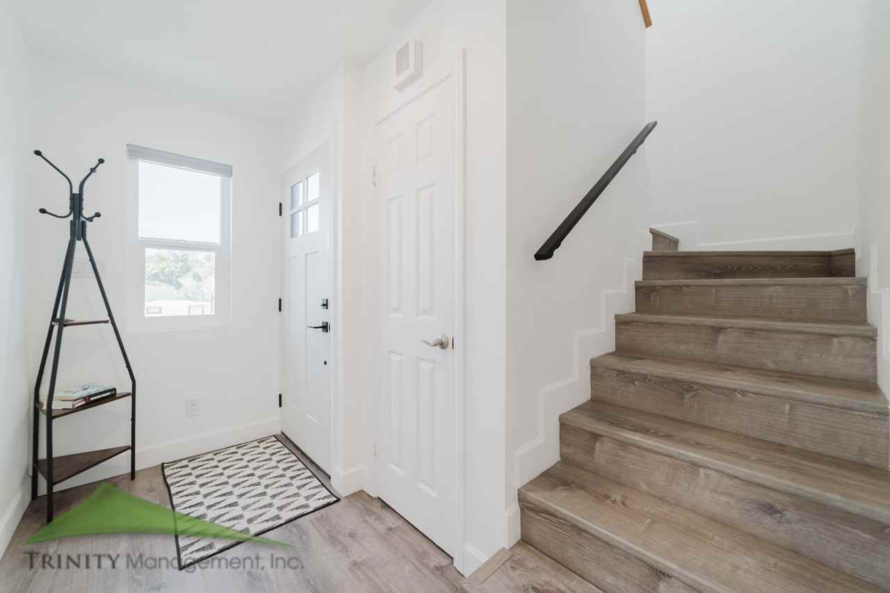 341 N Sierra Ave - Photo 6 of 20