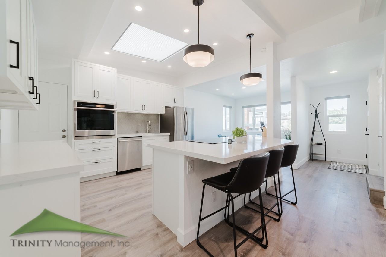 341 N Sierra Ave - Photo 7 of 20