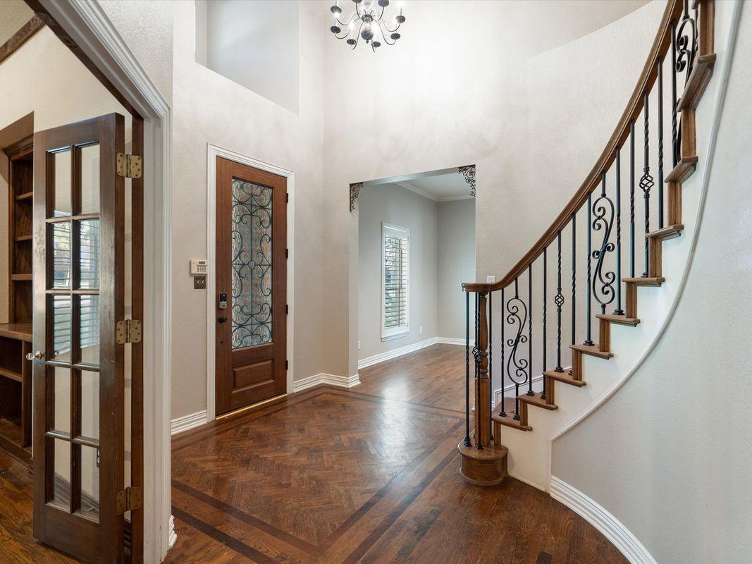 18731 Thorntree Ln - Photo 3 of 50