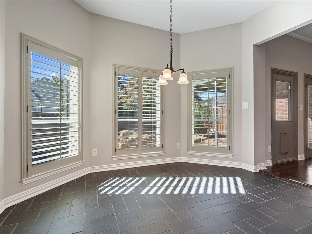 18731 Thorntree Ln - Photo 4 of 50