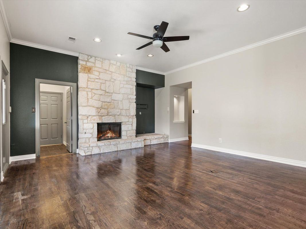 18731 Thorntree Ln - Photo 7 of 50