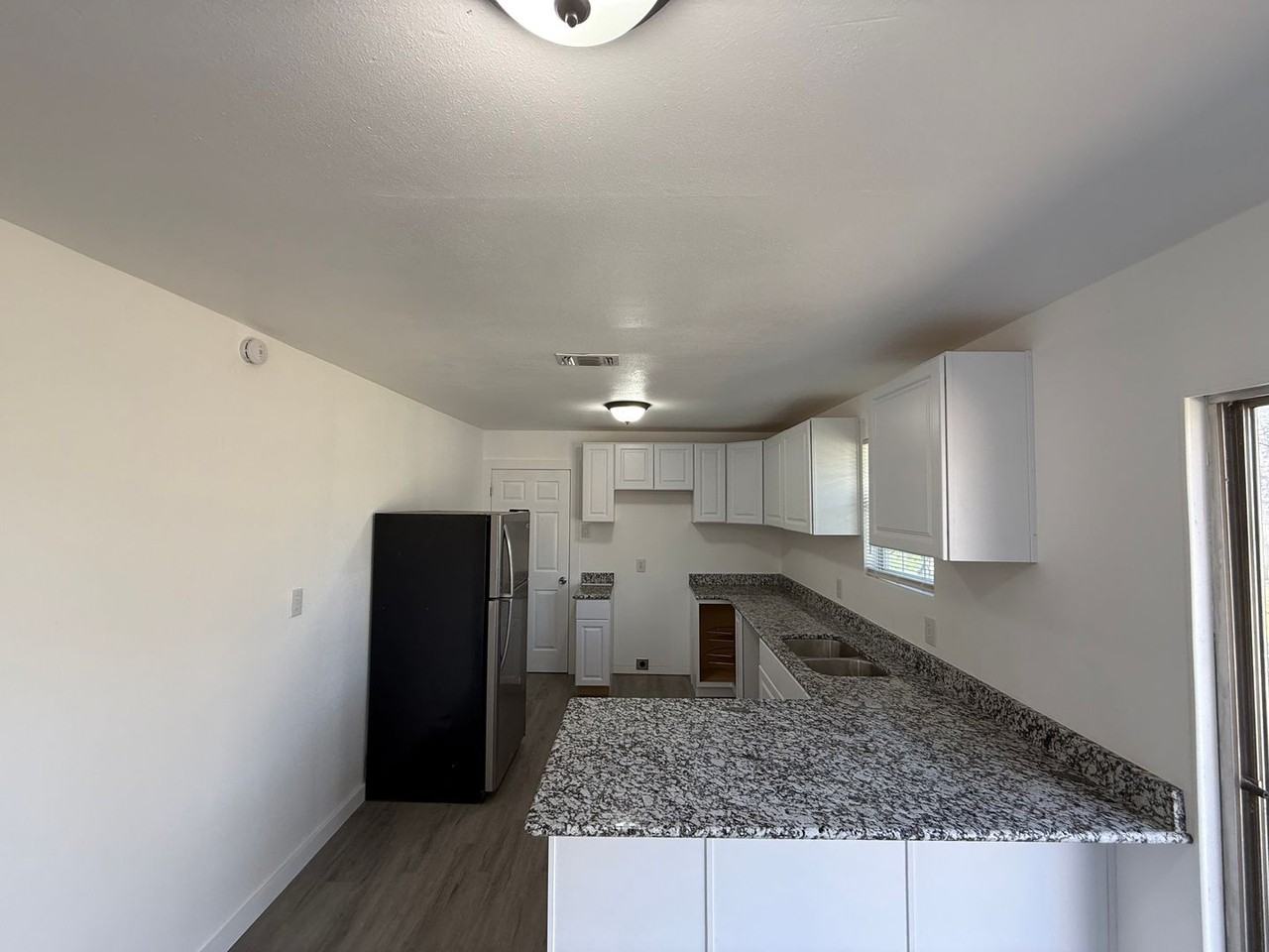 2424 Waco St - Photo 3 of 9