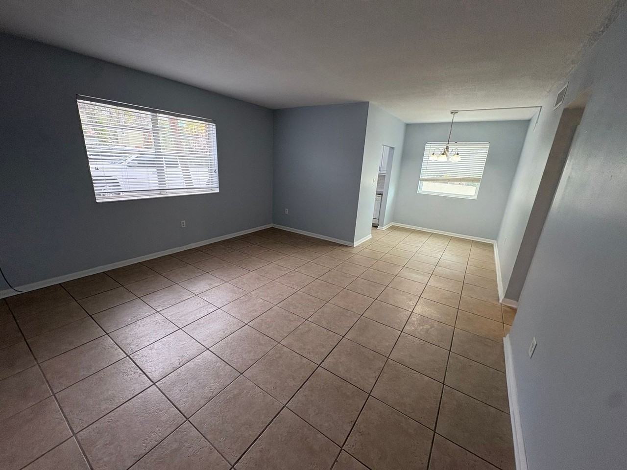 623 N Bay St #10 - Photo 2 of 9
