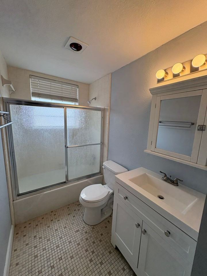 623 N Bay St #10 - Photo 5 of 9