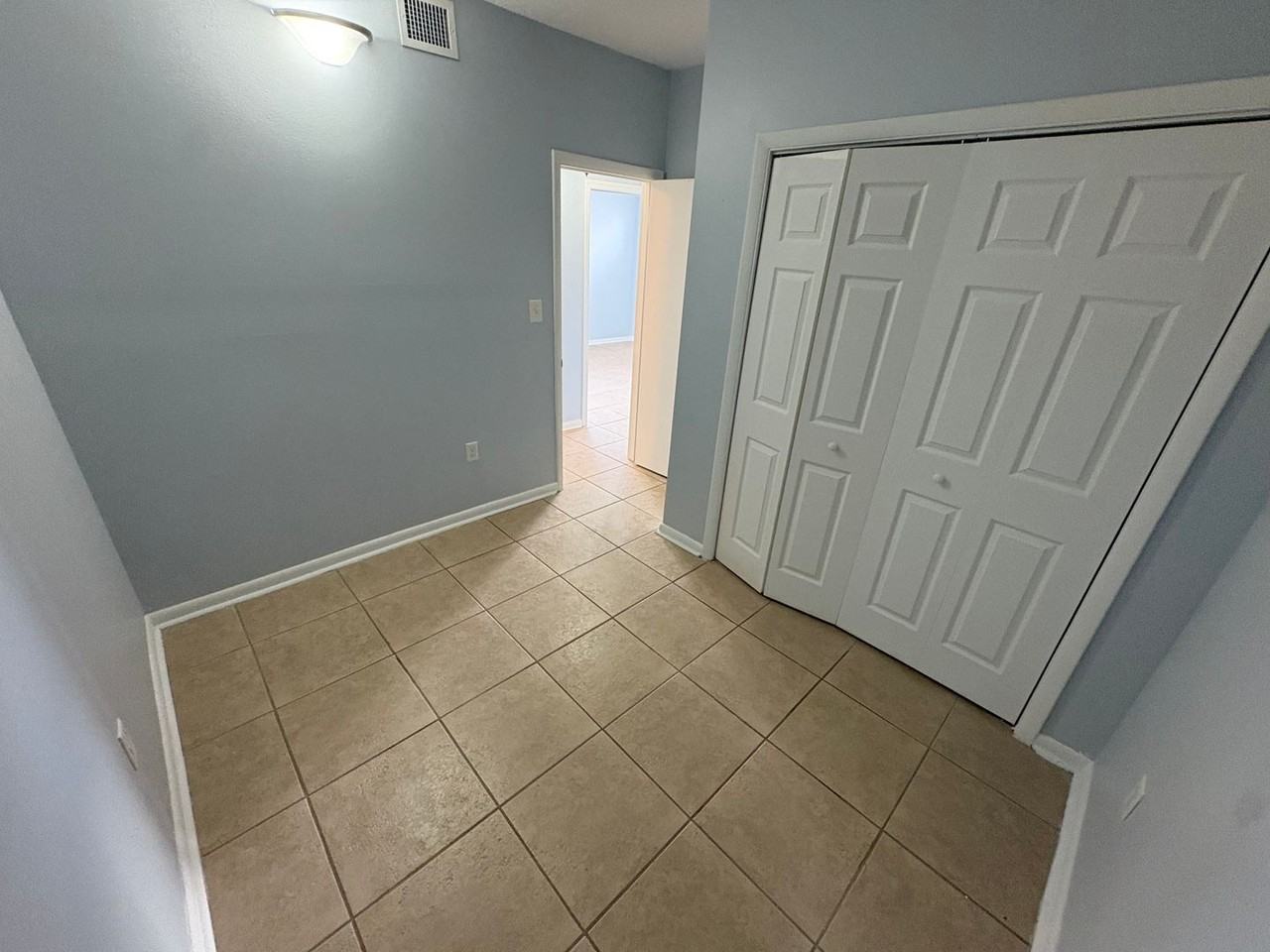 623 N Bay St #10 - Photo 6 of 9