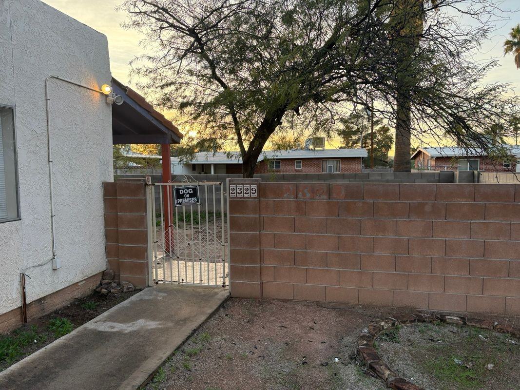 2329 N Dodge Blvd - Photo 3 of 10