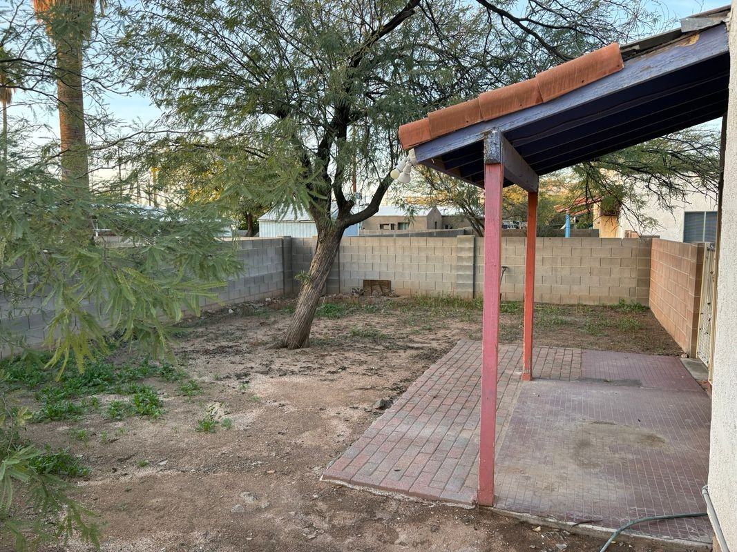 2329 N Dodge Blvd - Photo 6 of 10