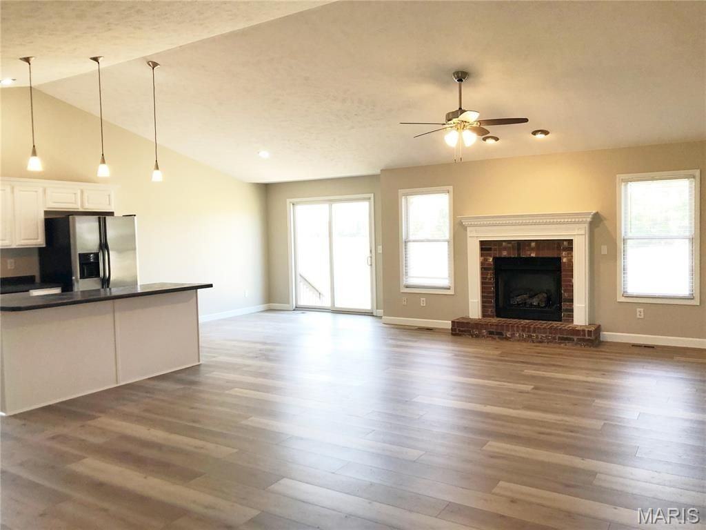 421 Trotter Dr - Photo 2 of 15