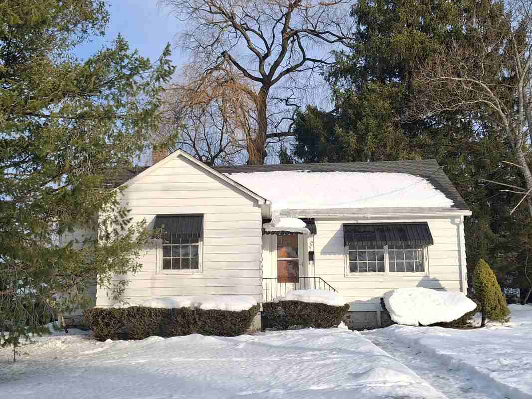 269 Delaware Ave - Photo 3 of 8