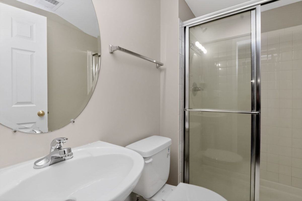 207 Chesterbrook Ct - Photo 2 of 16