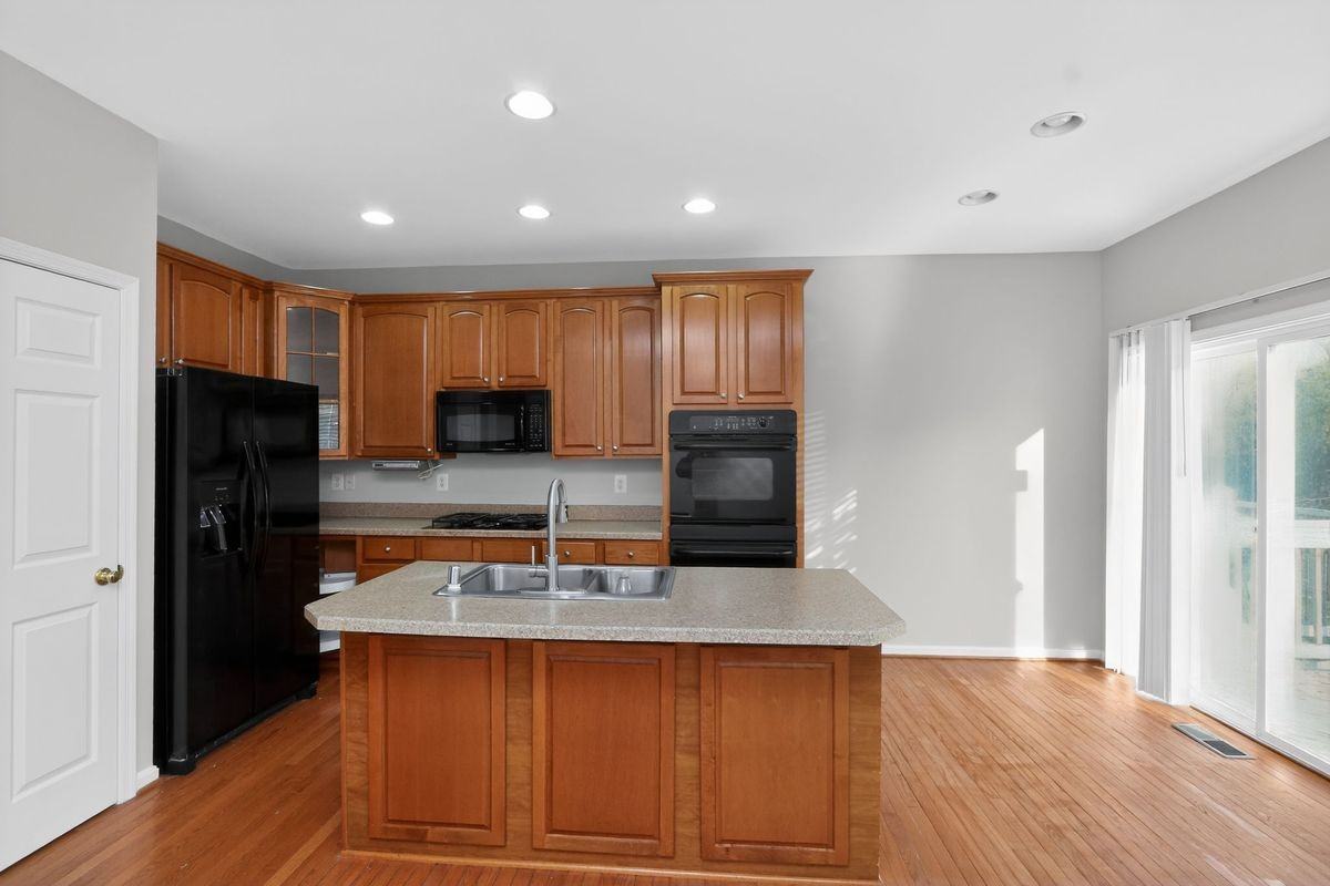 207 Chesterbrook Ct - Photo 3 of 16