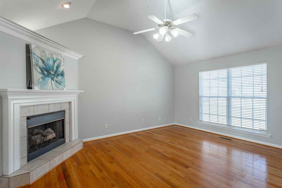946 Fuller Glen Cir - Photo 2 of 3