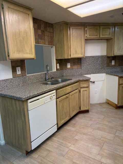 16928 Winona St - Photo 7 of 24