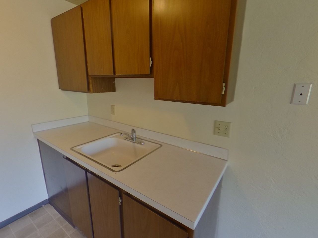 Mill Manor Apartments - Photo 5 of 8