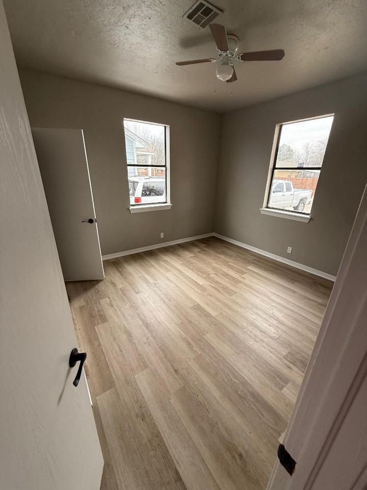 2309 Beverly Hills St - Photo 3 of 12