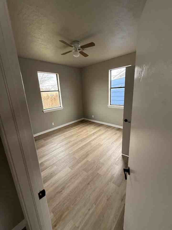 2309 Beverly Hills St - Photo 5 of 12