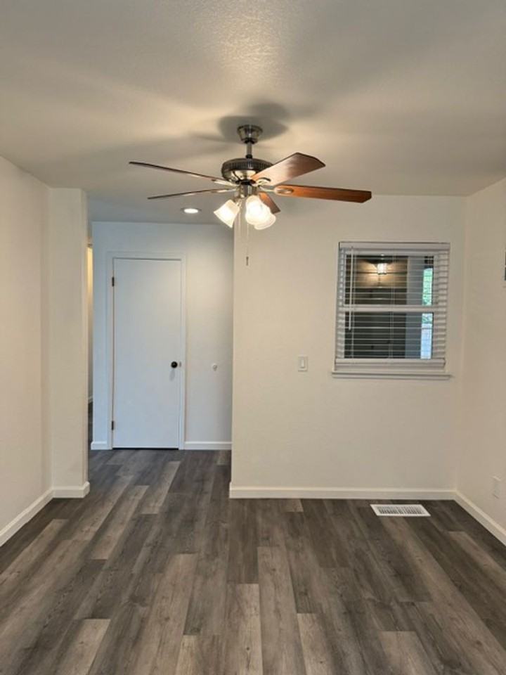 1065 Badger Ct - Photo 3 of 21