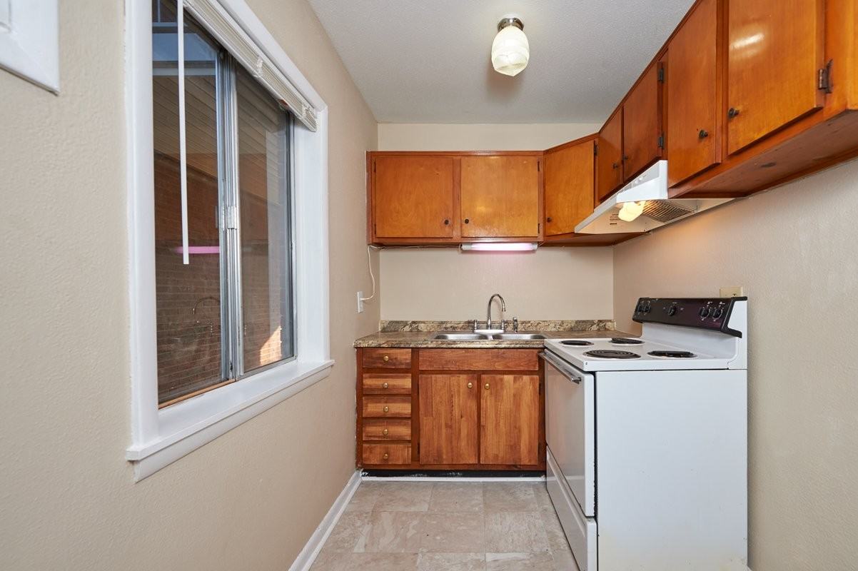 2414 Memorial Blvd #11 - Photo 4 of 8