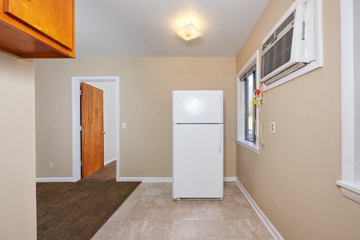 2414 Memorial Blvd #11 - Photo 5 of 8