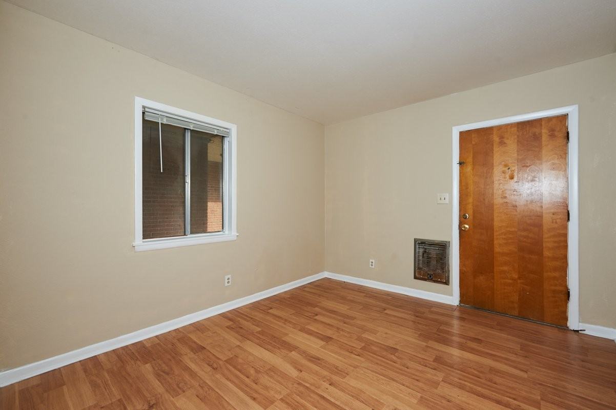 2414 Memorial Blvd #11 - Photo 6 of 8