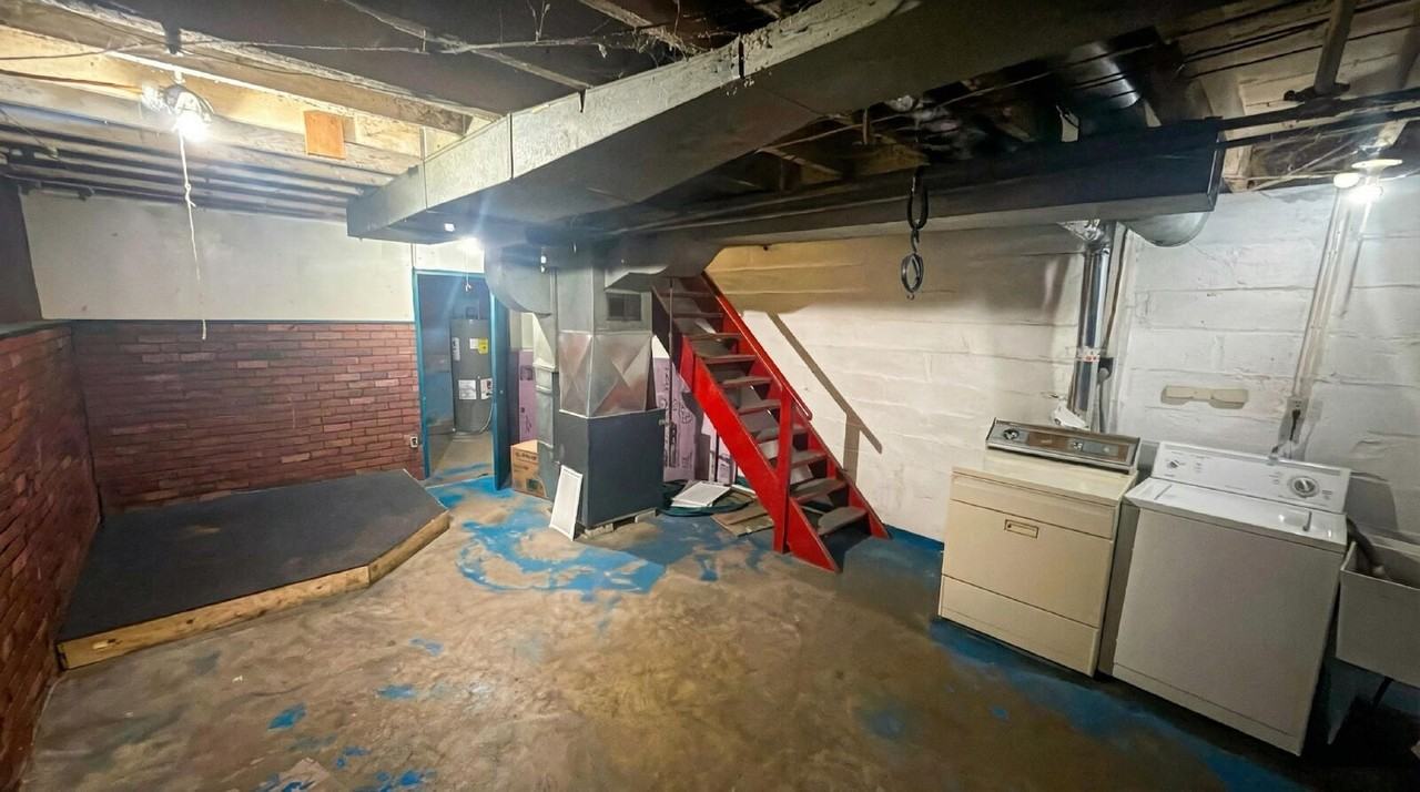 709 5th Ave - Photo 6 of 15