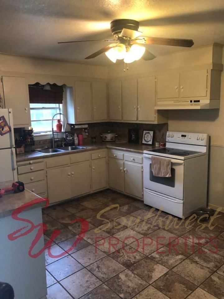 726 N Barton St - Photo 4 of 7