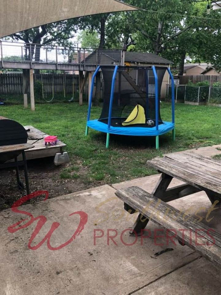 726 N Barton St - Photo 7 of 7