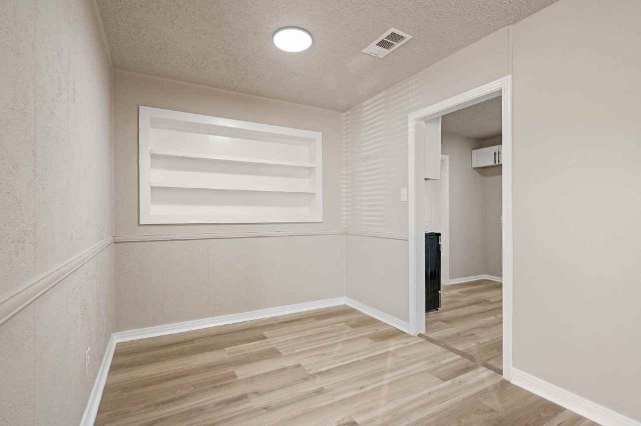 4401 Odessa Ave - Photo 4 of 18