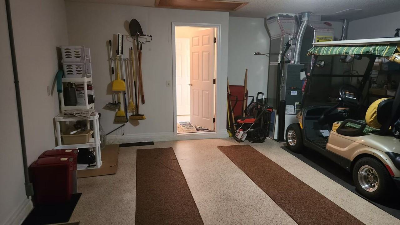 916 Eastmont Ct - Photo 4 of 37