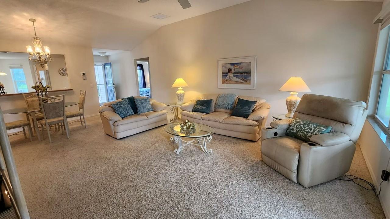 916 Eastmont Ct - Photo 5 of 37