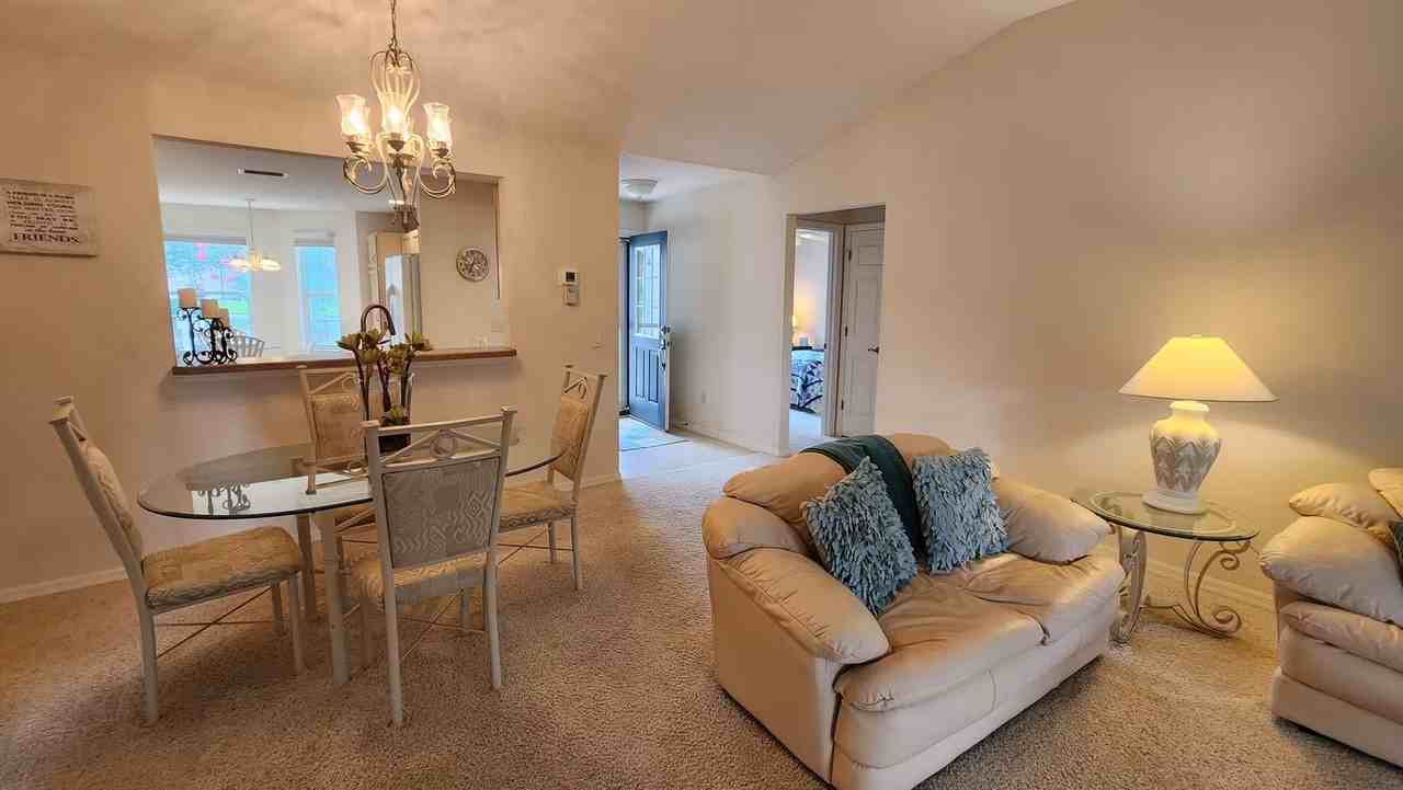 916 Eastmont Ct - Photo 7 of 37