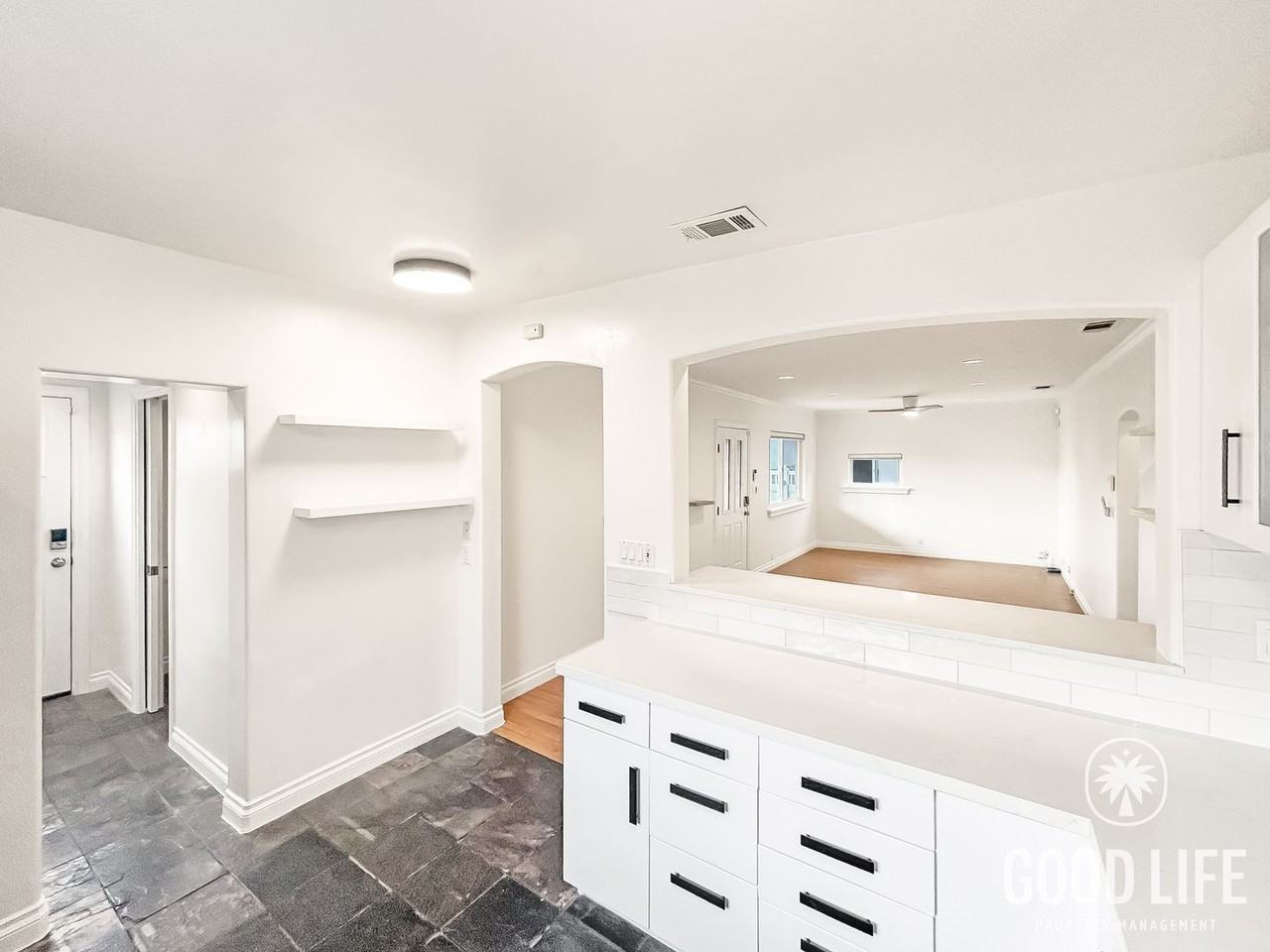 5018 Monroe Ave - Photo 5 of 16