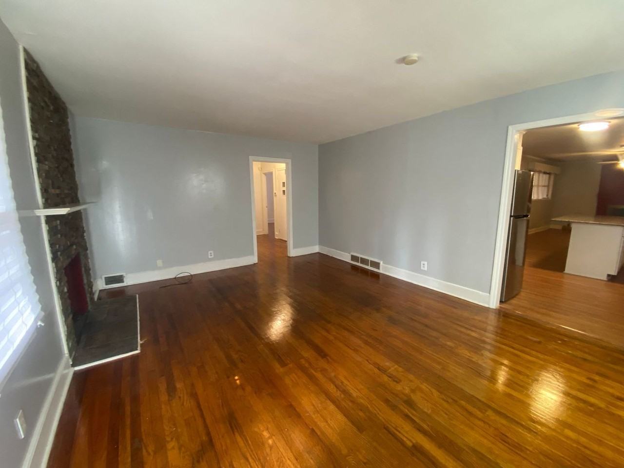 313 Myles Ave - Photo 3 of 26