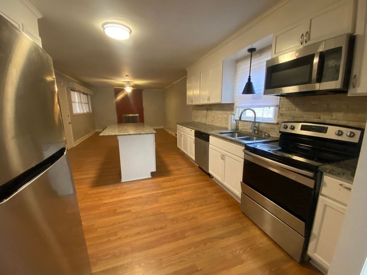 313 Myles Ave - Photo 5 of 26