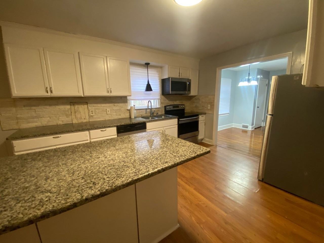 313 Myles Ave - Photo 7 of 26